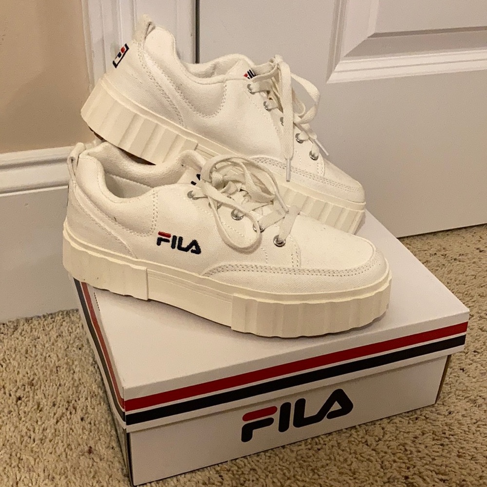 Size 7 Sandblast Low Filas.